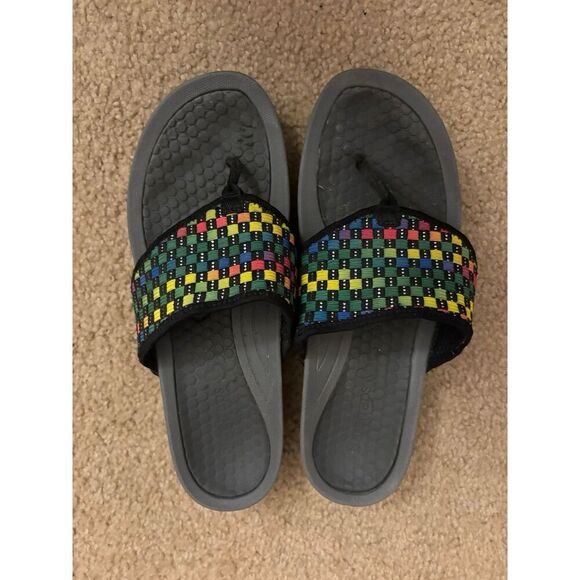 Baretraps Women's "Dasie" Multicolor Textile Thong Sandals Size 6.5M - Picture 1 of 6